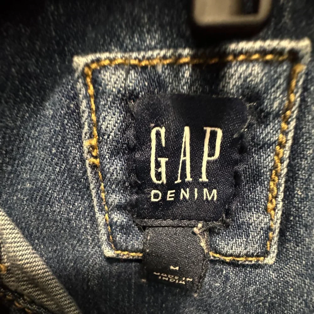 Gap size medium blue embroidered floral denim jacket